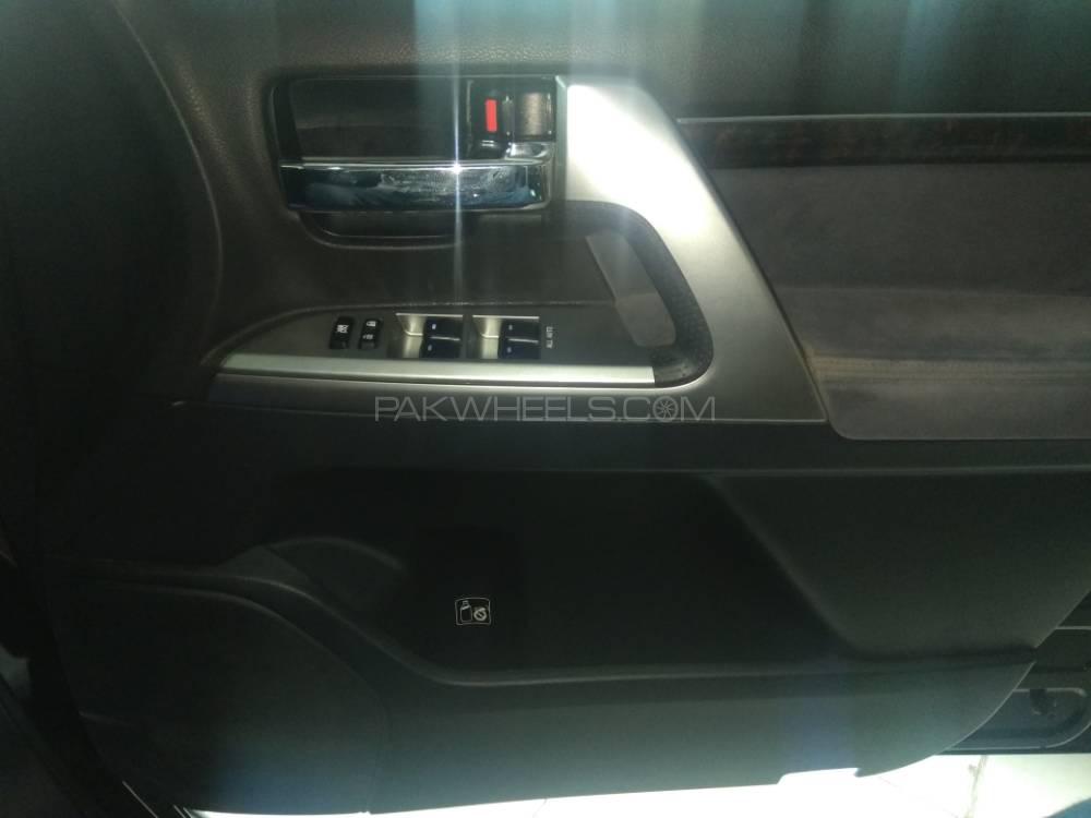 Toyota Land Cruiser 2012 for Sale in Karachi Toyota Land Cruiser 2012 for Sale in Karachi Image-9