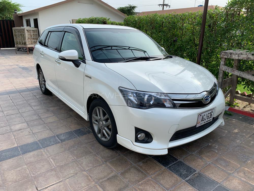 Toyota corolla fielder hybrid