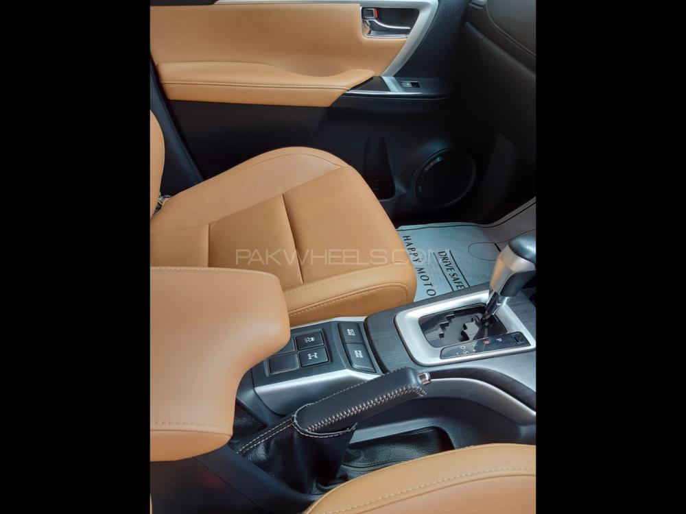 Toyota Fortuner 2018 for Sale in Karachi Toyota Fortuner 2018 for Sale in Karachi Image-4