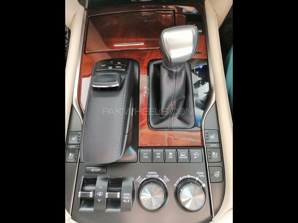 لیکزس ایل ایکس سیریز 2016 for Sale in کراچی لیکزس ایل ایکس سیریز 2016 for Sale in کراچی Image-10