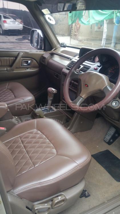 Mitsubishi Pajero 1993 for Sale in Peshawar Mitsubishi Pajero 1993 for Sale in Peshawar Image-4