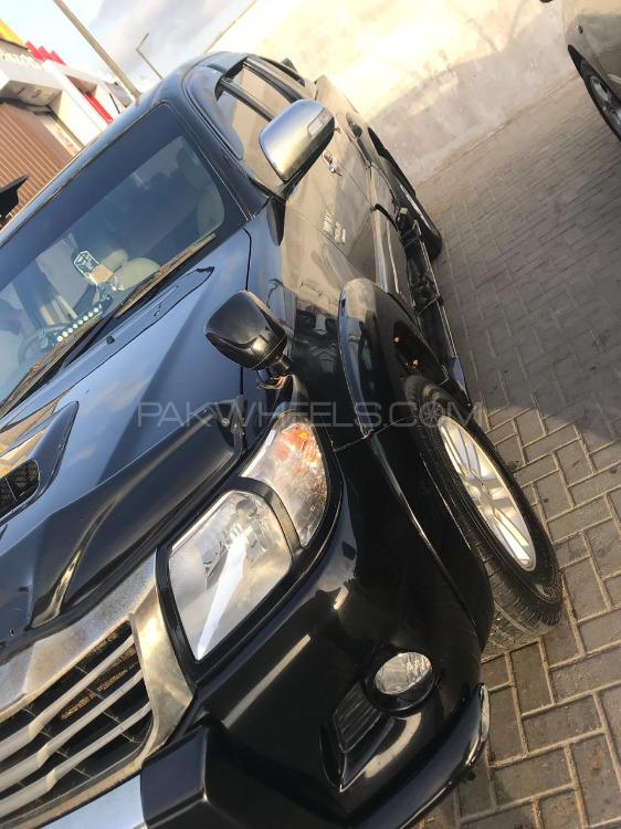 Toyota Hilux 2011 for Sale in Karachi Toyota Hilux 2011 for Sale in Karachi Image-3