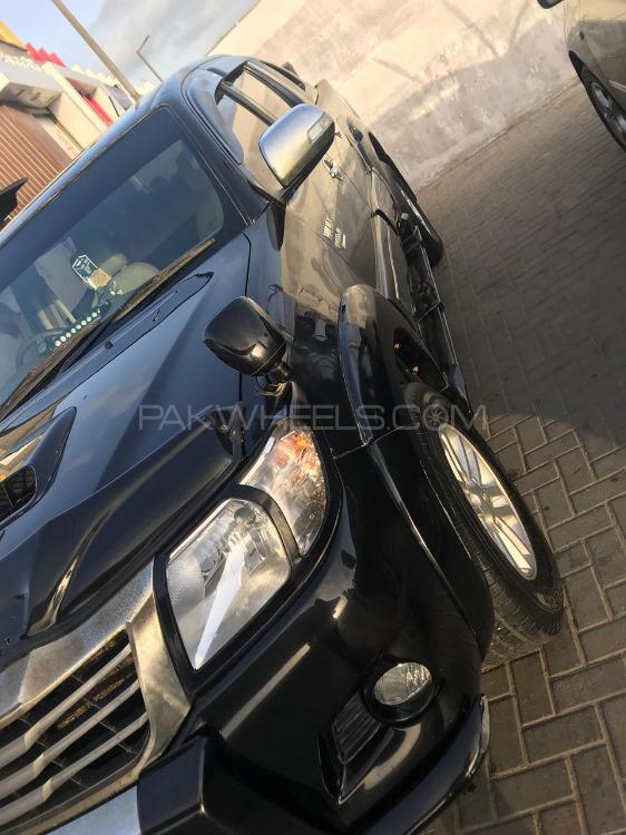 Toyota Hilux 2011 for Sale in Karachi Toyota Hilux 2011 for Sale in Karachi Image-6