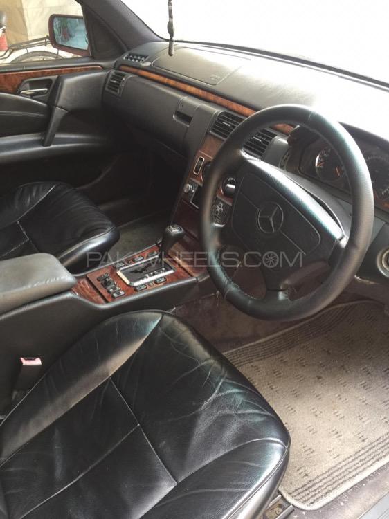 Mercedes Benz E Class 1998 for Sale in Peshawar Image-1