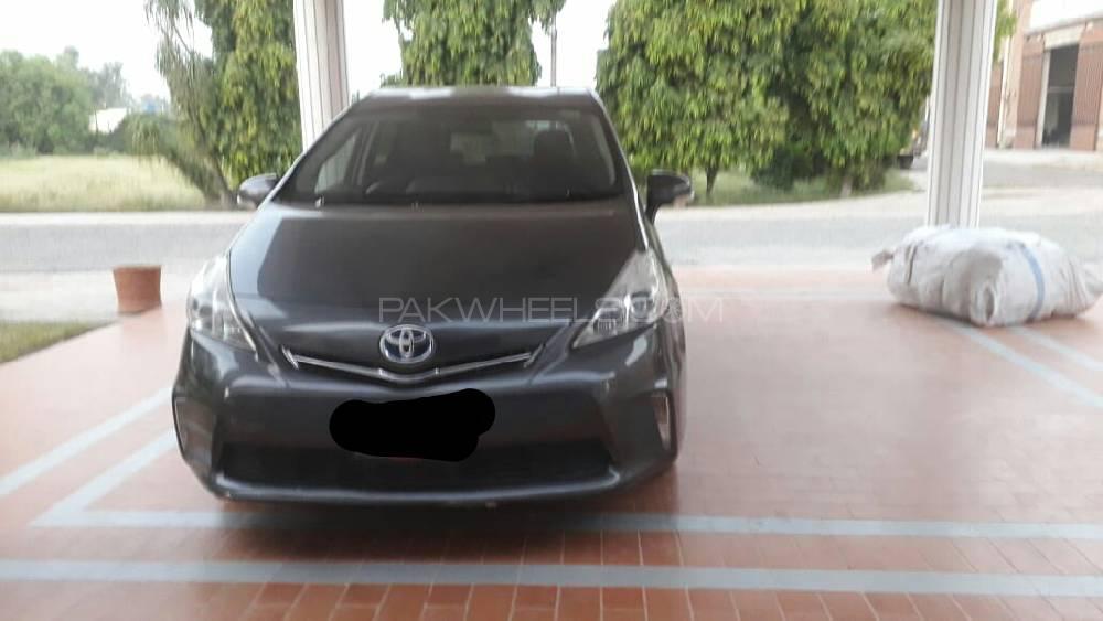 Toyota Prius Alpha 2011 for Sale in Faisalabad Image-1
