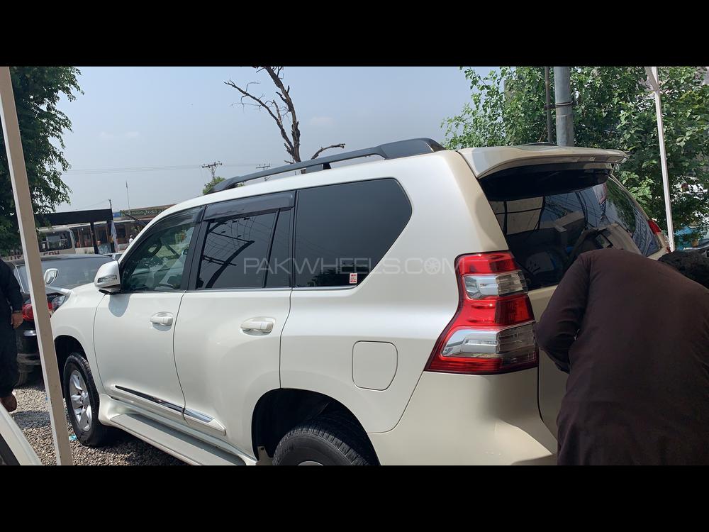 Toyota Prado 2010 for Sale in Peshawar Toyota Prado 2010 for Sale in Peshawar Image-7