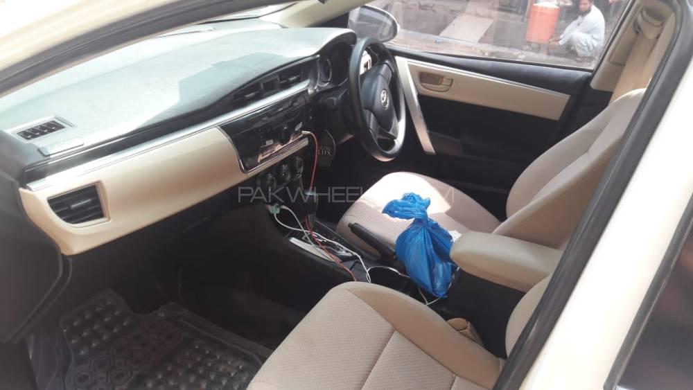 Toyota Corolla 2015 for Sale in Peshawar Toyota Corolla 2015 for Sale in Peshawar Image-9