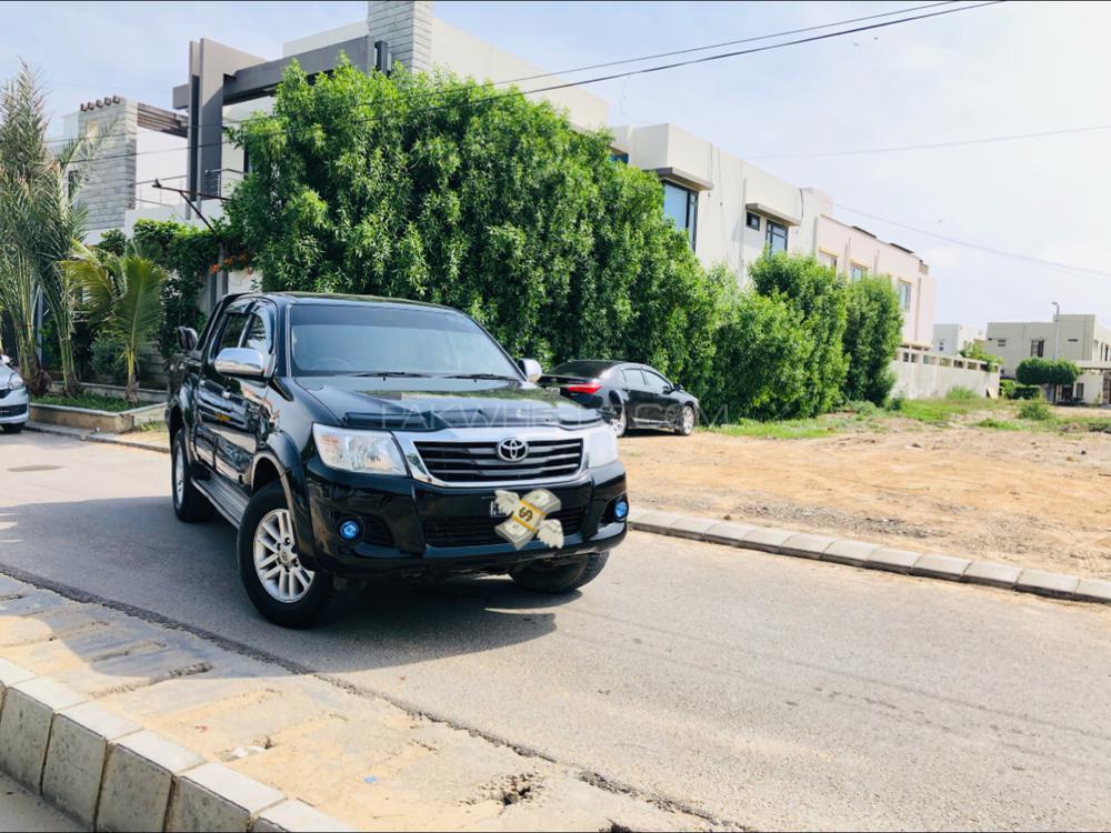 Toyota Hilux 2015 for Sale in Karachi Toyota Hilux 2015 for Sale in Karachi Image-4