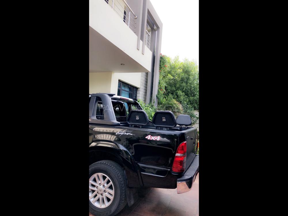 Toyota Hilux 2015 for Sale in Karachi Toyota Hilux 2015 for Sale in Karachi Image-8