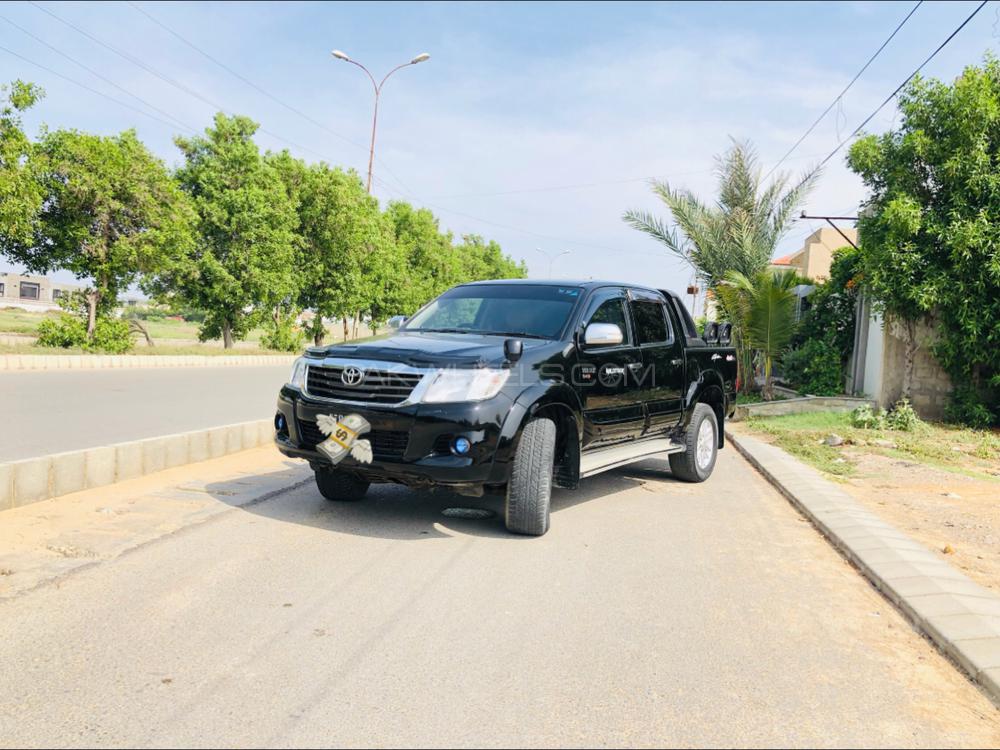 Toyota Hilux 2015 for Sale in Karachi Toyota Hilux 2015 for Sale in Karachi Image-14