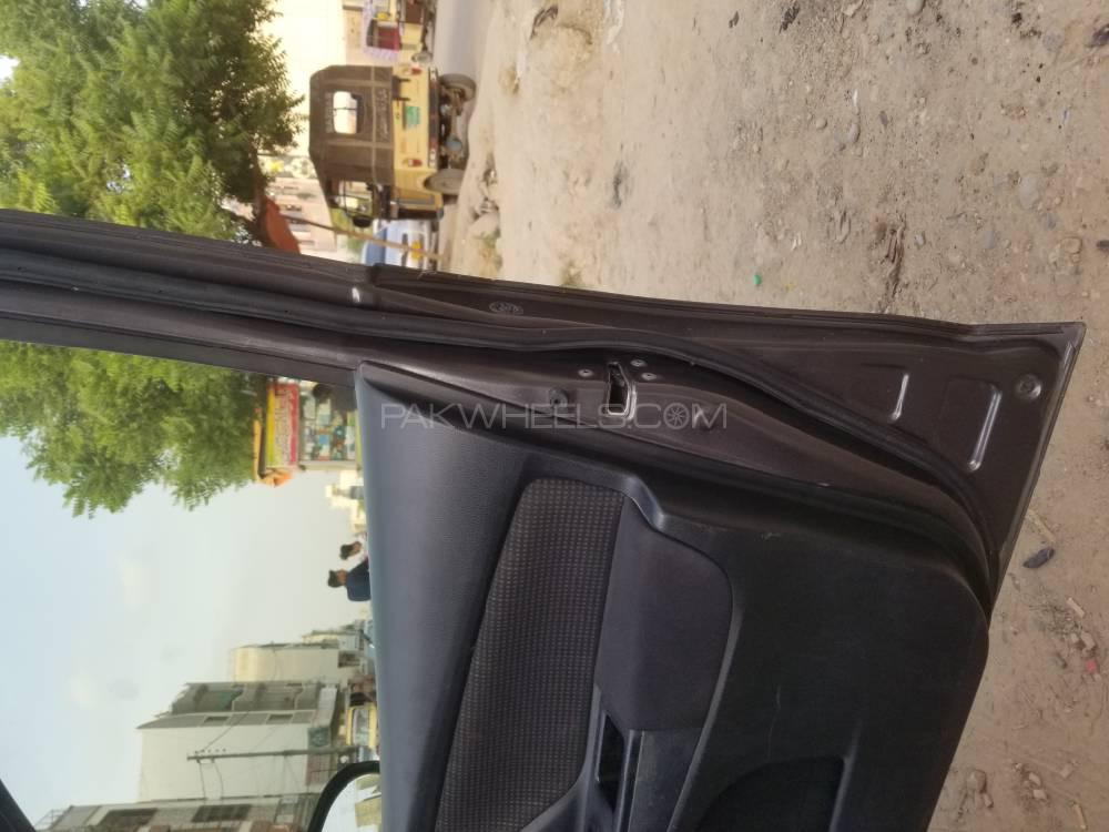 Toyota Vitz 2012 for Sale in Karachi Toyota Vitz 2012 for Sale in Karachi Image-11