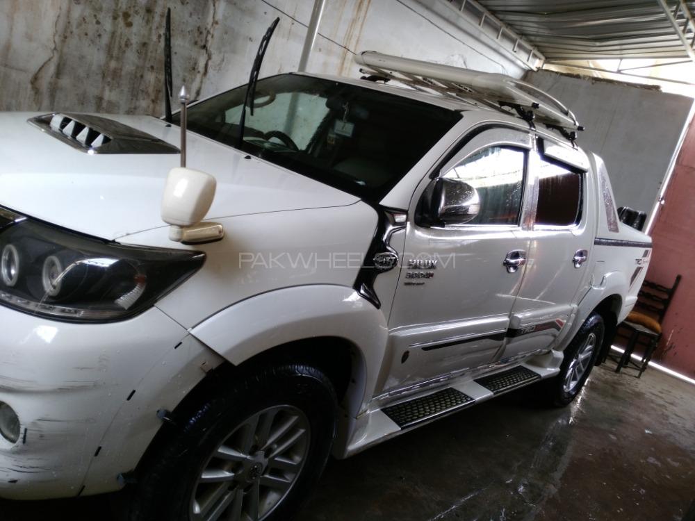 Toyota Hilux 2011 for Sale in Karachi Toyota Hilux 2011 for Sale in Karachi Image-7