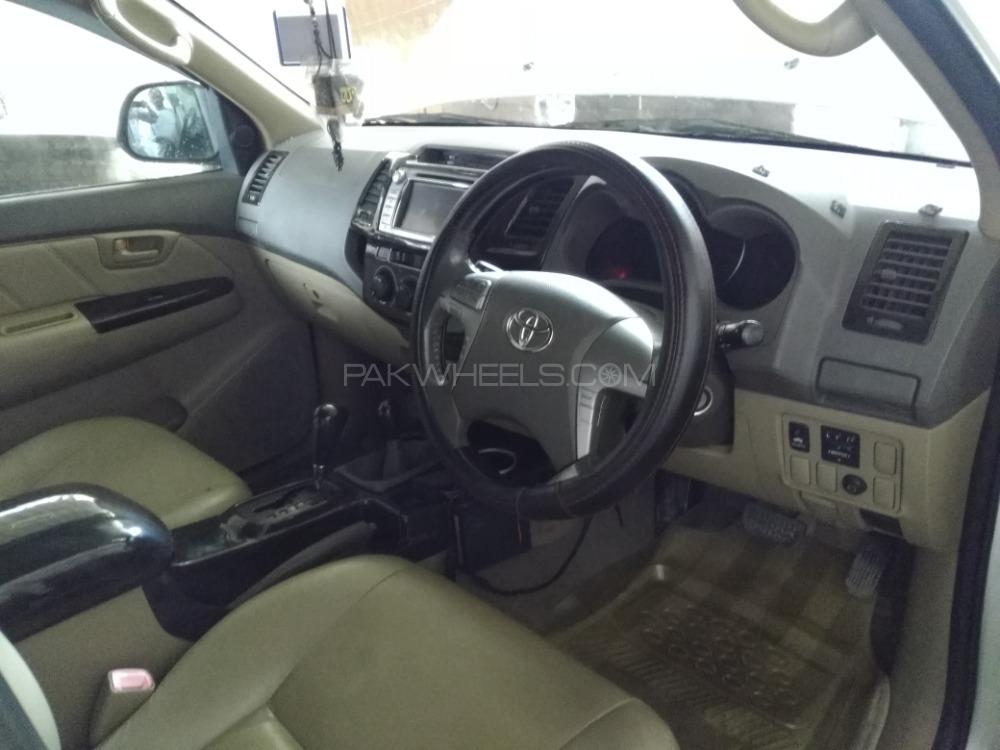 Toyota Hilux 2011 for Sale in Karachi Toyota Hilux 2011 for Sale in Karachi Image-9