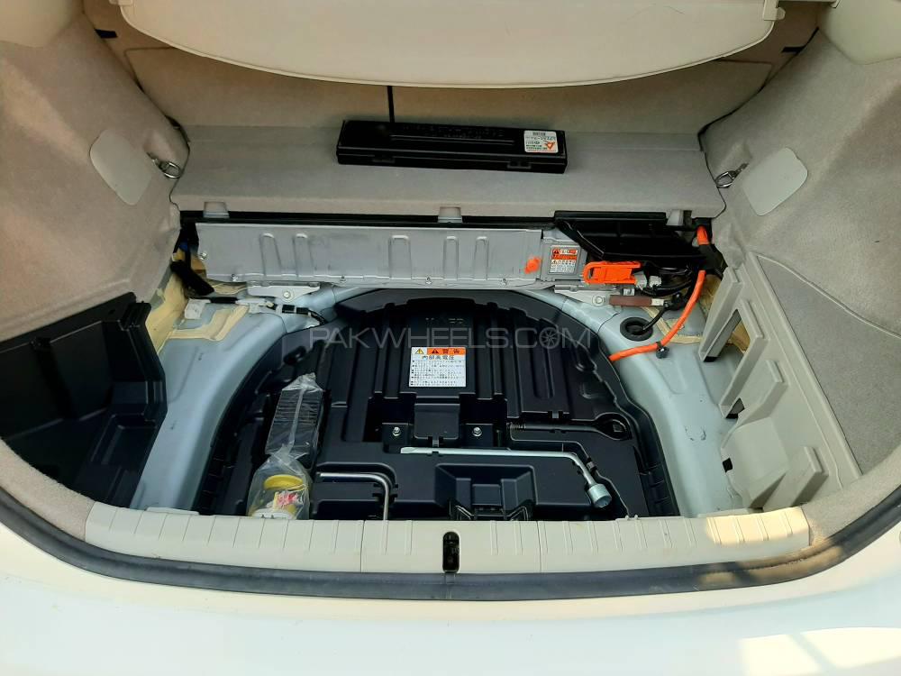 Toyota Prius 2015 for Sale in Peshawar Toyota Prius 2015 for Sale in Peshawar Image-13