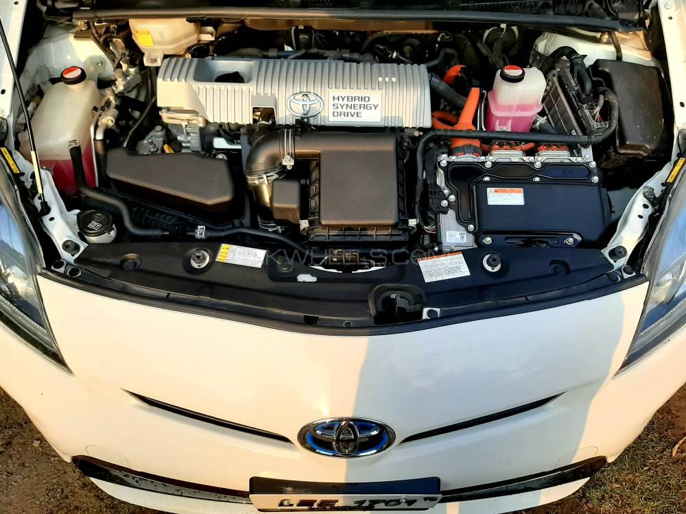 Toyota Prius 2015 for Sale in Peshawar Toyota Prius 2015 for Sale in Peshawar Image-12