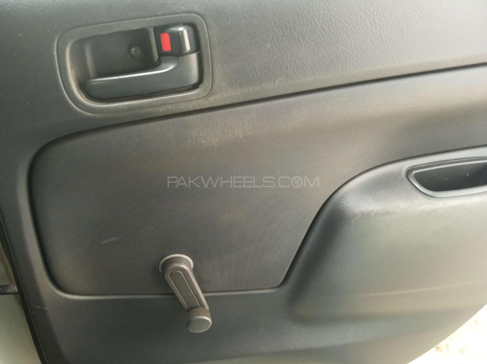 Toyota Probox 2006 for Sale in Karachi Toyota Probox 2006 for Sale in Karachi Image-13