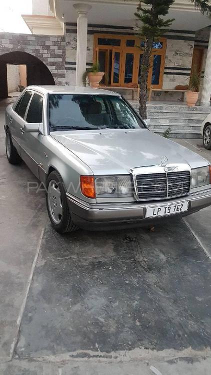 Mercedes Benz E Class 1993 for Sale in Mardan Mercedes Benz E Class 1993 for Sale in Mardan Image-3