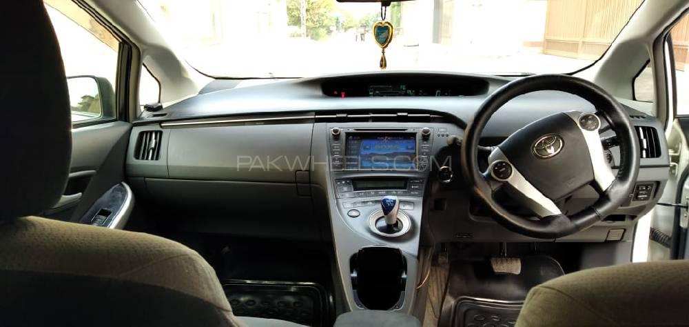 Toyota Prius 2011 for Sale in Arifwala Toyota Prius 2011 for Sale in Arifwala Image-11
