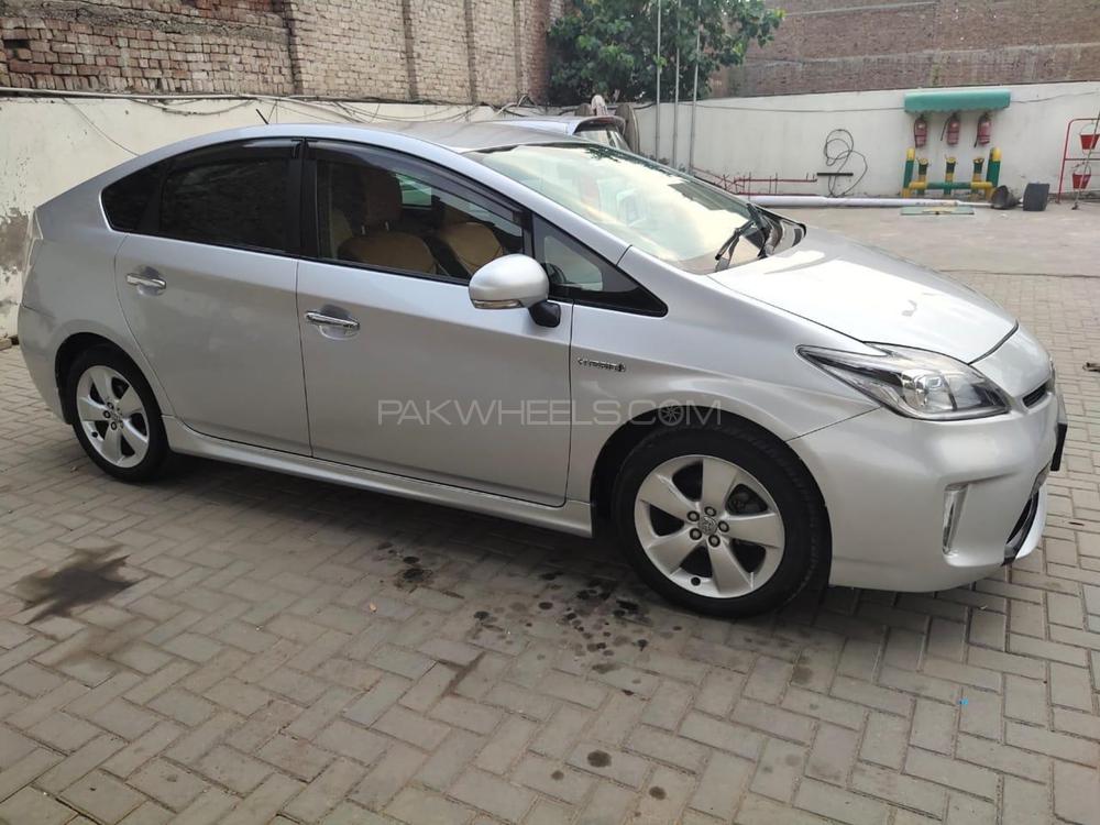 Toyota Prius 2013 for Sale in Faisalabad Image-1