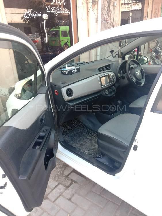 Toyota Vitz 2013 for Sale in Sargodha Toyota Vitz 2013 for Sale in Sargodha Image-9