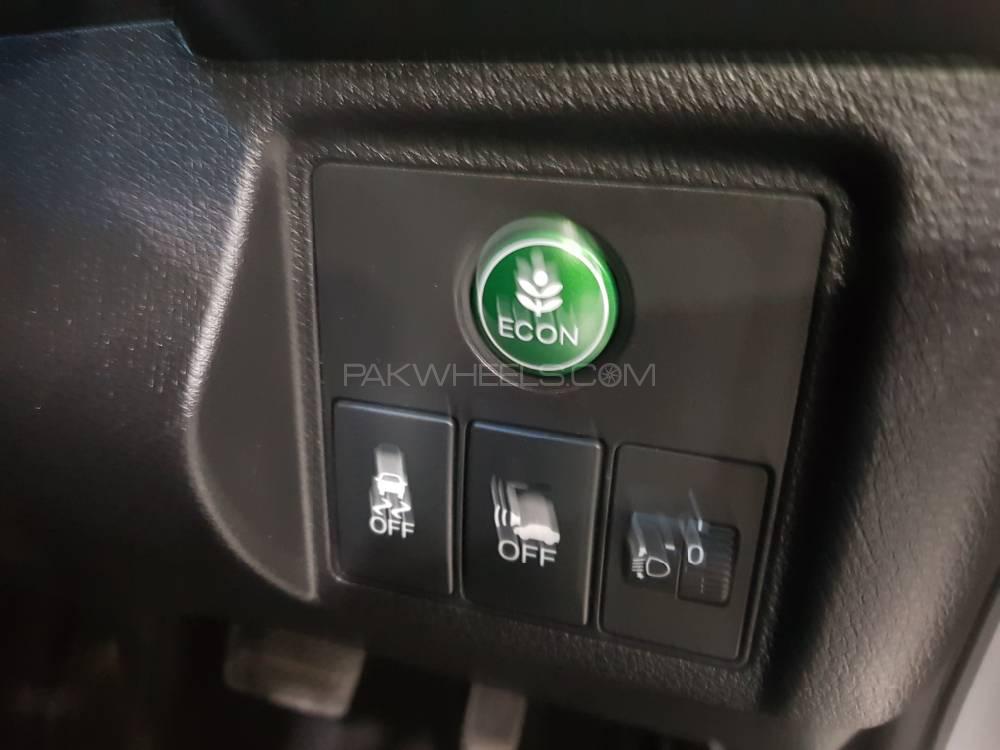 Honda Vezel 2014 for Sale in Peshawar Honda Vezel 2014 for Sale in Peshawar Image-14