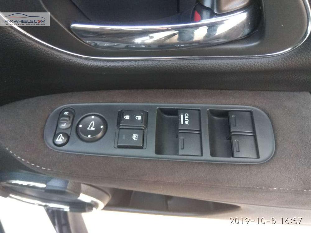 Honda Vezel 2018 for Sale in Lahore Honda Vezel 2018 for Sale in Lahore Image-13