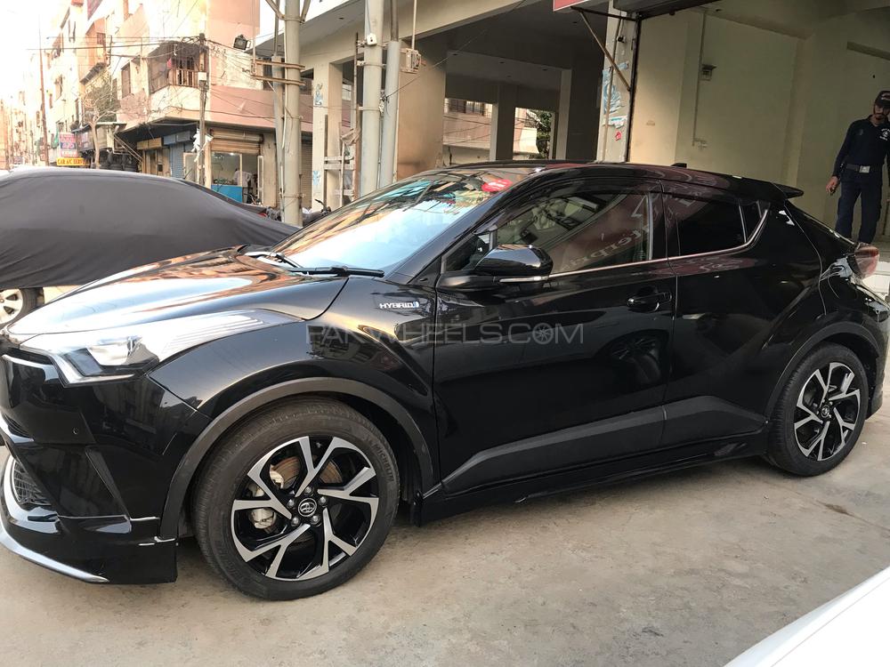 Toyota C-HR 2017 for Sale in Karachi Toyota C-HR 2017 for Sale in Karachi Image-5