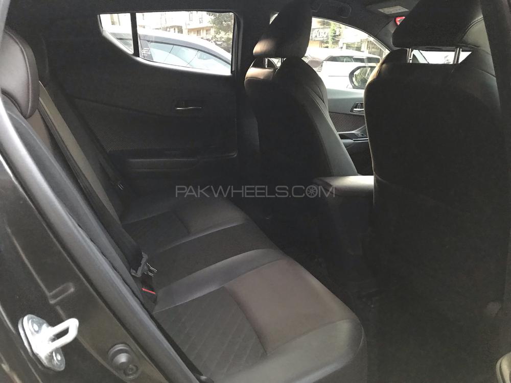 Toyota C-HR 2017 for Sale in Karachi Toyota C-HR 2017 for Sale in Karachi Image-19