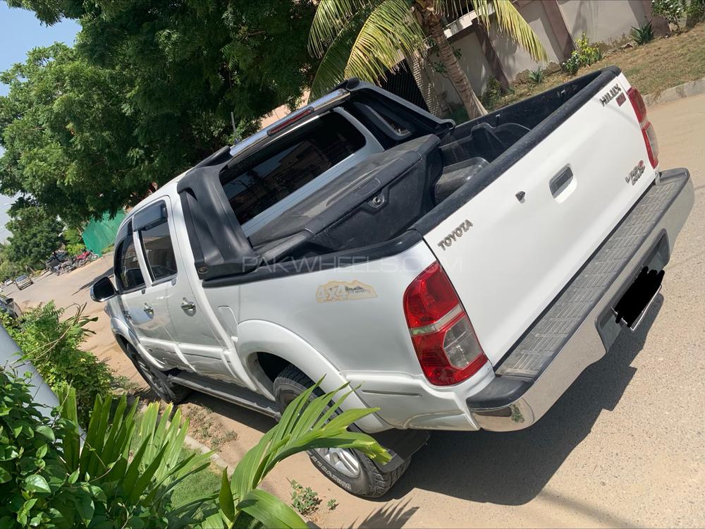 Toyota Hilux 2015 for Sale in Karachi Toyota Hilux 2015 for Sale in Karachi Image-3