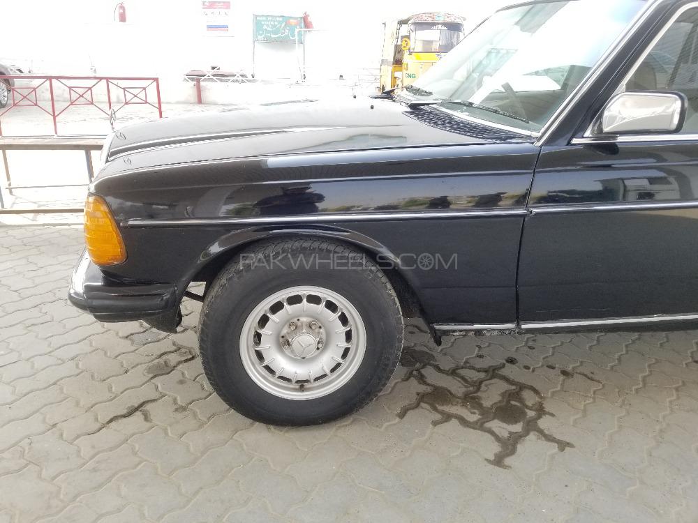Mercedes Benz 200 D 1982 for Sale in Swabi Mercedes Benz 200 D 1982 for Sale in Swabi Image-4