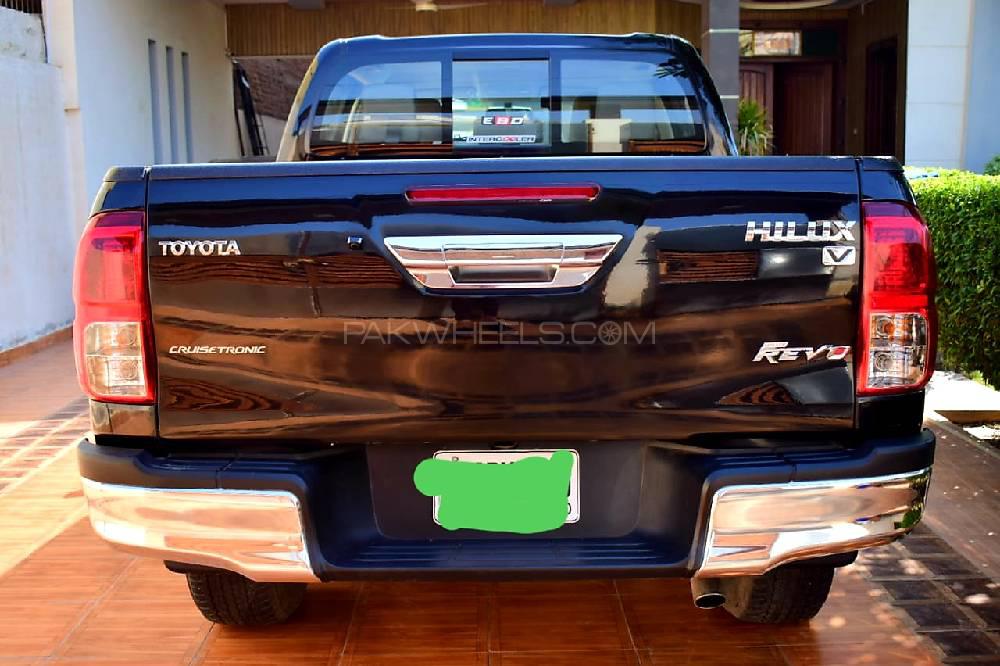 Toyota Hilux 2017 for Sale in Multan Toyota Hilux 2017 for Sale in Multan Image-11