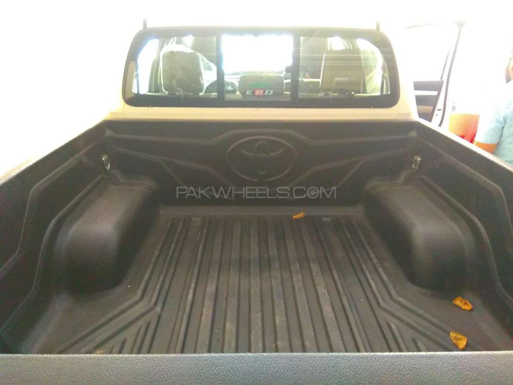Toyota Hilux 2018 for Sale in Lahore Toyota Hilux 2018 for Sale in Lahore Image-5