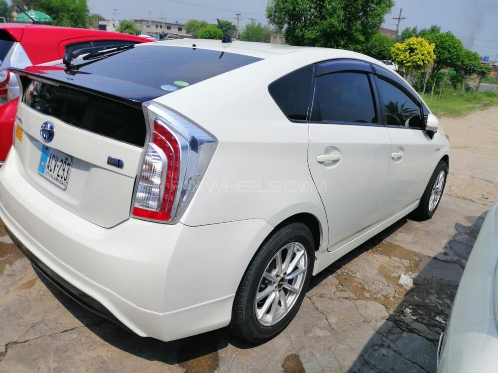 ٹویوٹا پریوس 2017 for Sale in گجرانوالہ ٹویوٹا پریوس 2017 for Sale in گجرانوالہ Image-2