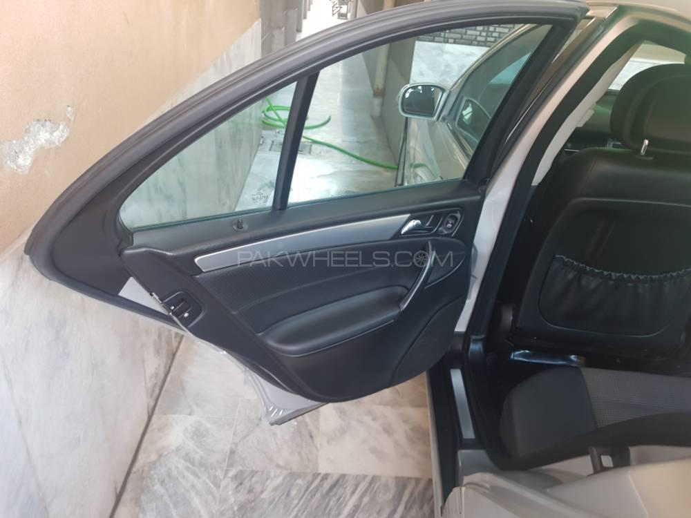 مرسڈیز بینز سی کلاس 2006 for Sale in پشاور مرسڈیز بینز سی کلاس 2006 for Sale in پشاور Image-11
