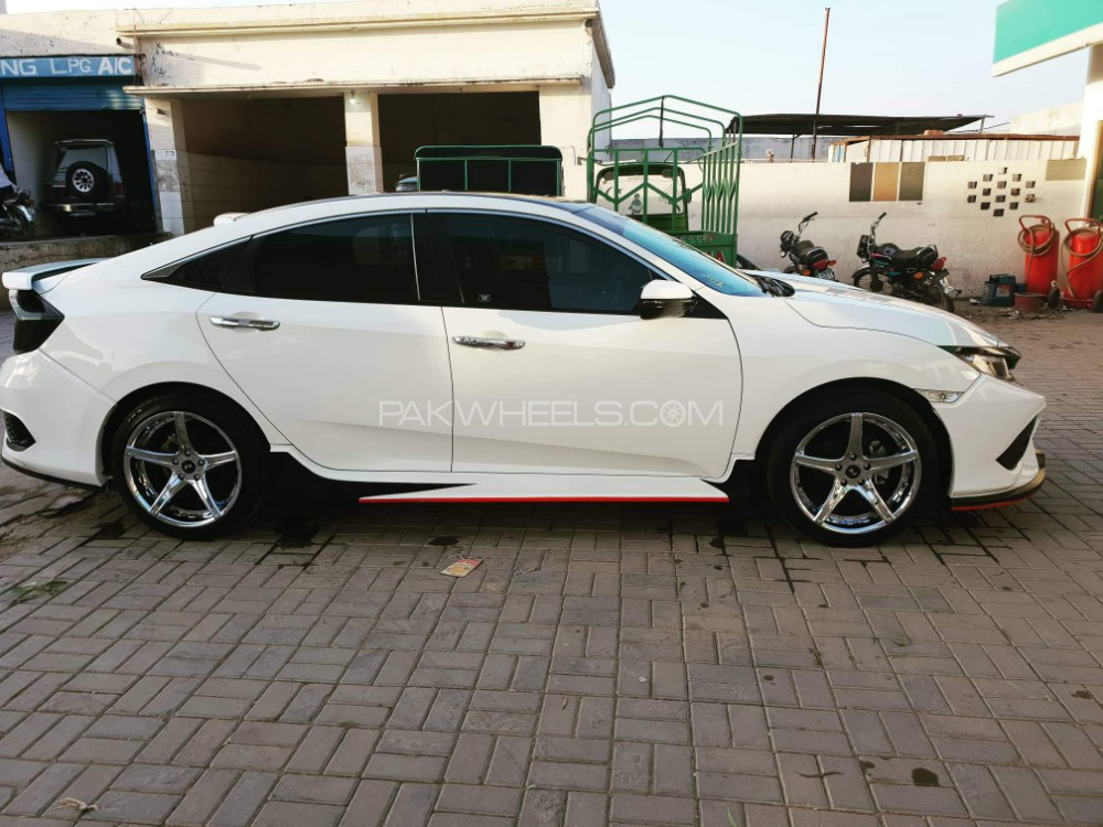 Honda Civic - 2017  Honda Civic - 2017  Image-4