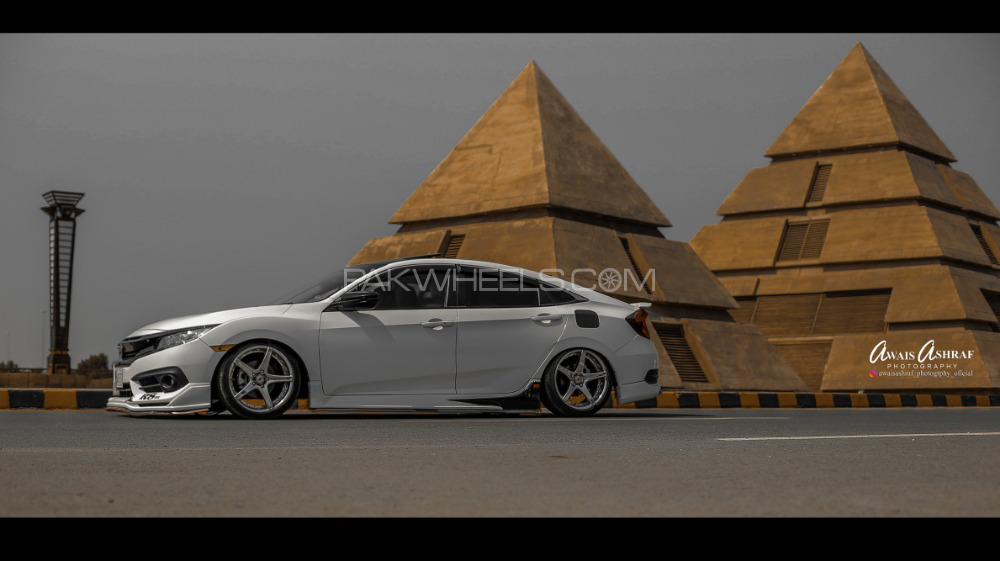 Honda Civic - 2018  Honda Civic - 2018  Image-3