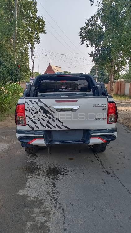 Toyota Hilux 2017 for Sale in Lahore Toyota Hilux 2017 for Sale in Lahore Image-8