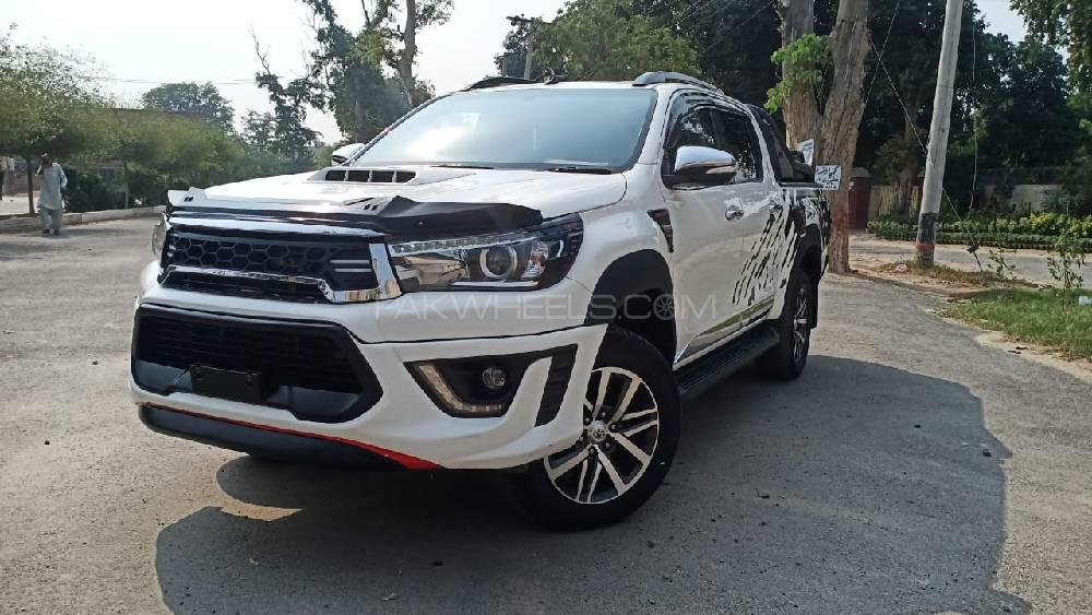 Toyota Hilux 2017 for Sale in Lahore Toyota Hilux 2017 for Sale in Lahore Image-9