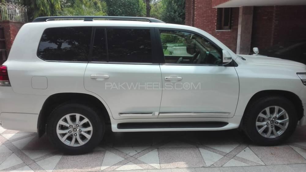 Toyota Land Cruiser 2018 for Sale in Lahore Toyota Land Cruiser 2018 for Sale in Lahore Image-3