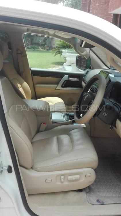 Toyota Land Cruiser 2018 for Sale in Lahore Toyota Land Cruiser 2018 for Sale in Lahore Image-6