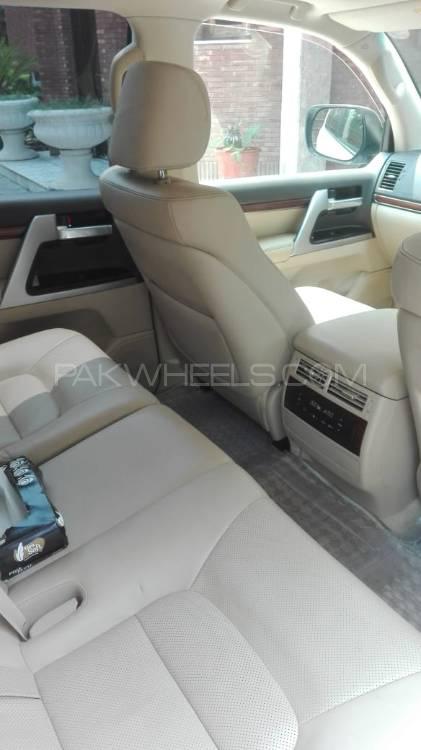 Toyota Land Cruiser 2018 for Sale in Lahore Toyota Land Cruiser 2018 for Sale in Lahore Image-10