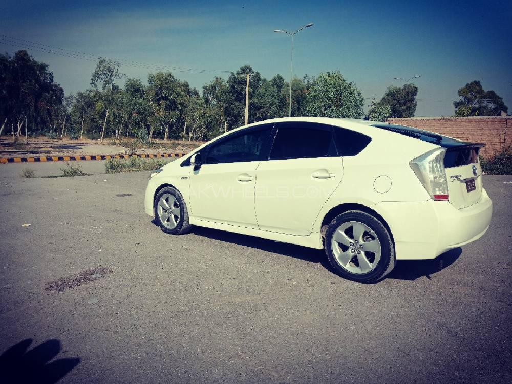 Toyota Prius 2010 for Sale in Hayatabad Image-1