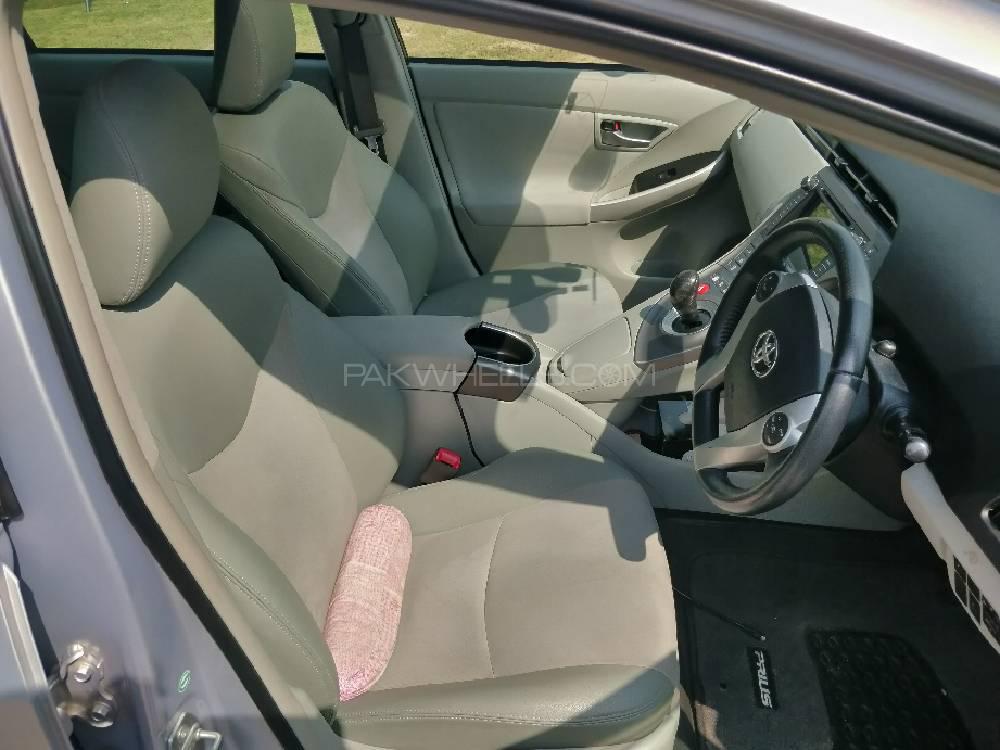 Toyota Prius 2012 for Sale in Faisalabad Toyota Prius 2012 for Sale in Faisalabad Image-3