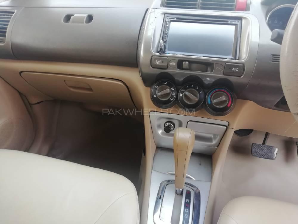ہونڈا سٹی 2005 for Sale in فیصل آباد ہونڈا سٹی 2005 for Sale in فیصل آباد Image-10