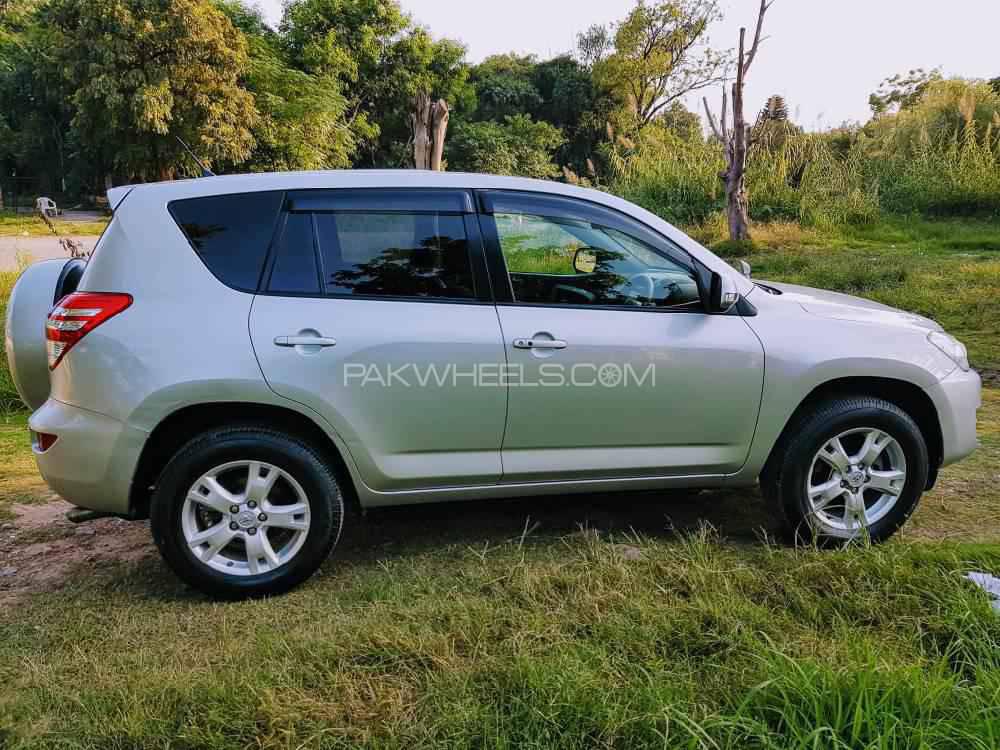 Toyota Rav4 2010 for Sale in Islamabad Image-1