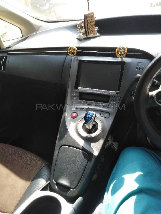 Toyota Prius 2014 for Sale in Karachi Toyota Prius 2014 for Sale in Karachi Image-4