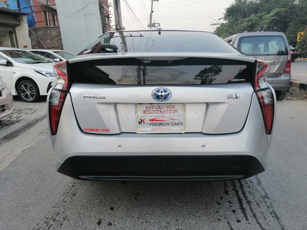 Toyota Prius 2016 for Sale in Lahore Toyota Prius 2016 for Sale in Lahore Image-4