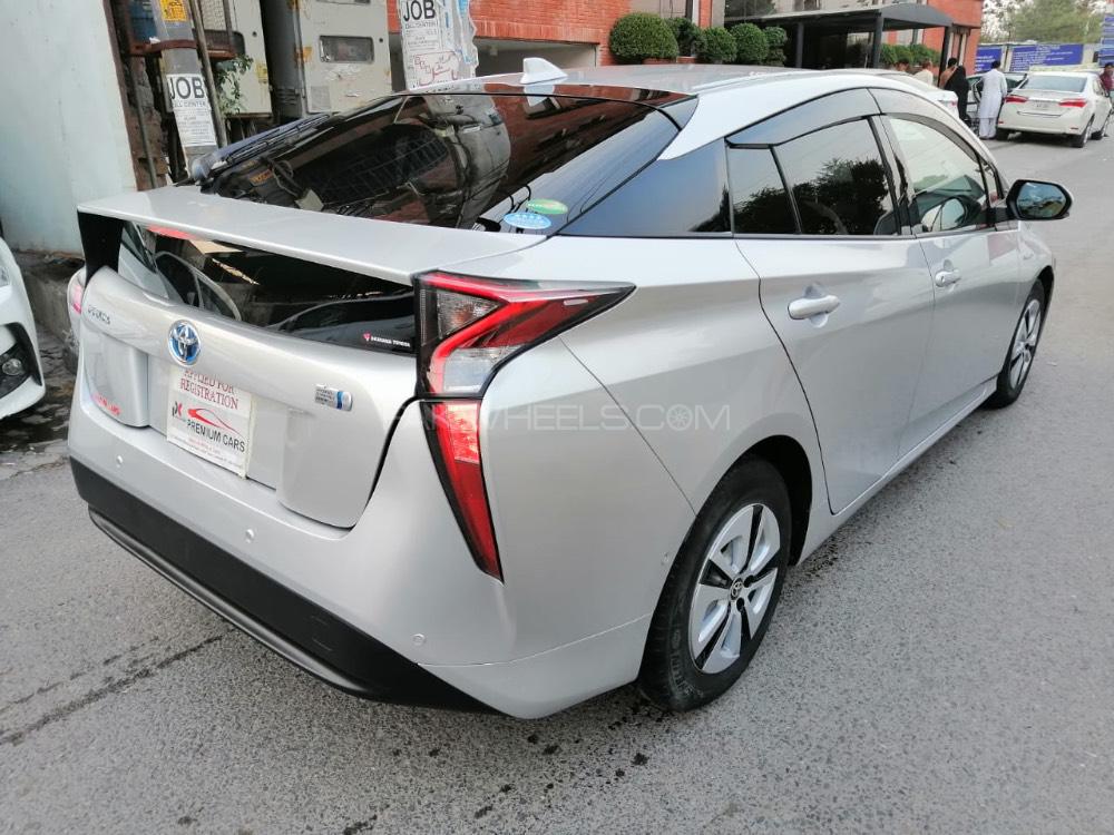 Toyota Prius 2016 for Sale in Lahore Toyota Prius 2016 for Sale in Lahore Image-5