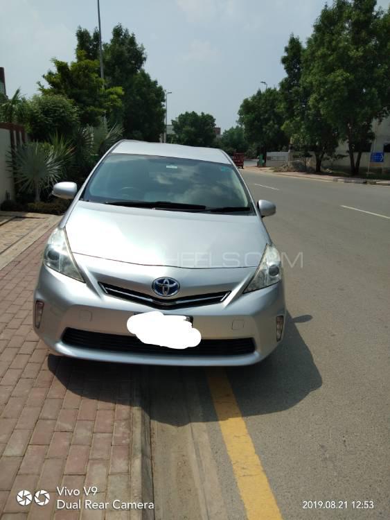 Toyota Prius Alpha 2011 for Sale in Lahore Image-1