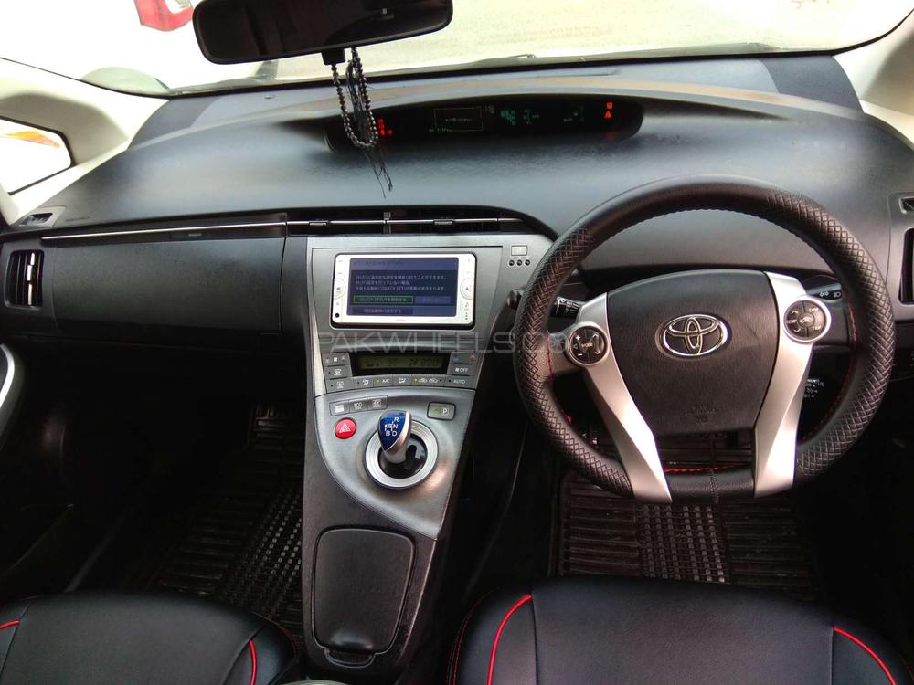Toyota Prius 2013 for Sale in Lahore Toyota Prius 2013 for Sale in Lahore Image-5